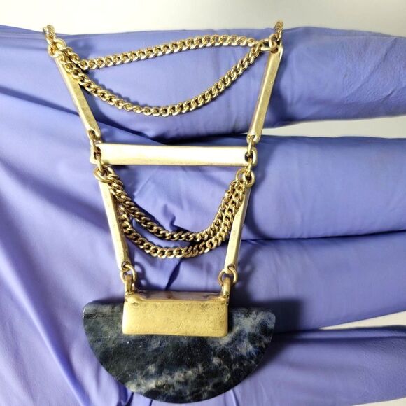 GUESS Gold tone 32" Adjuistable Necklace w/ Bold Pendant - Women Fashion Jewelry - Picture 3 of 6